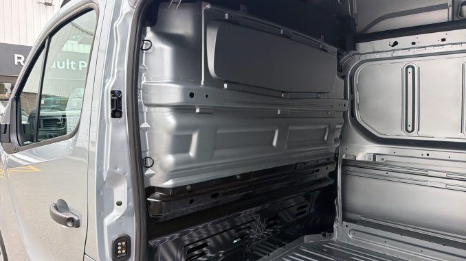 Renault Trafic Swb Diesel SH30 Blue dCi 150 High Roof Advance [Safety] Van - Image 18